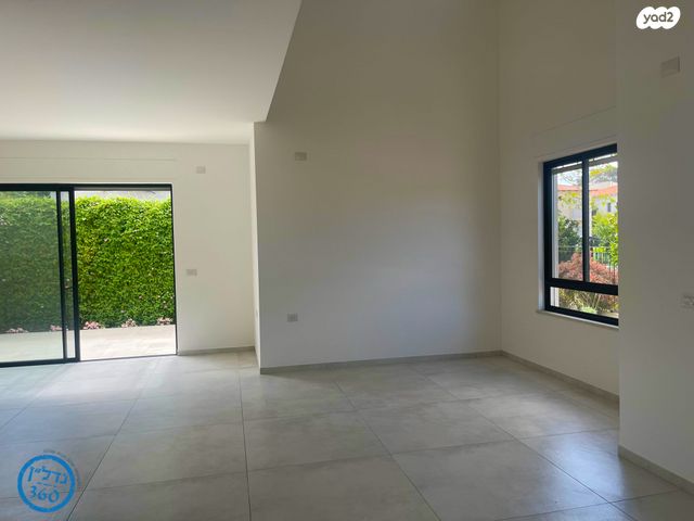 דו משפחתי, שאר העיר, זכרון יעקב