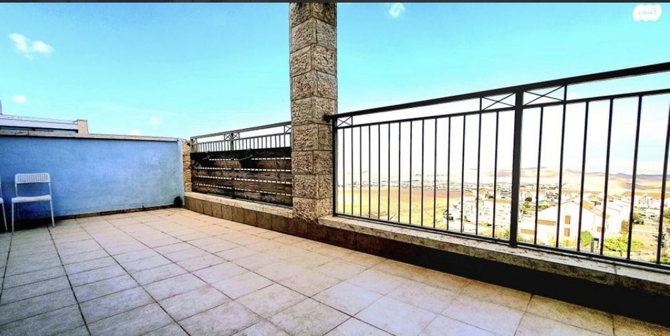 דירת גן, הצור, נופי סלע, מעלה אדומים