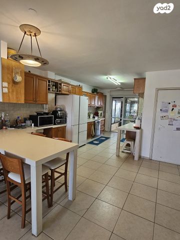 דו משפחתי, הר כתרון, הר כתרון, צור הדסה