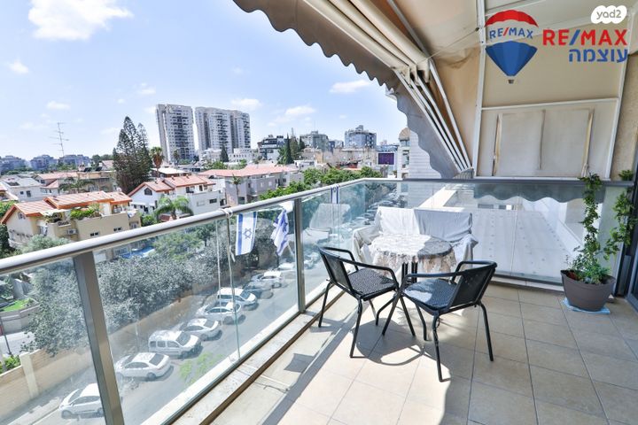 דירה, שלמה אלירז, רמב"ם, ראשון לציון