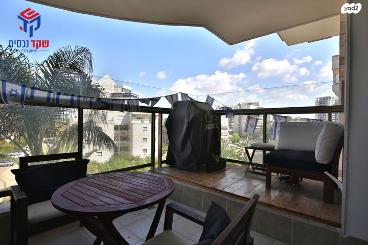 דירה, מנחם בגין, נווה גנים, קרית מוצקין