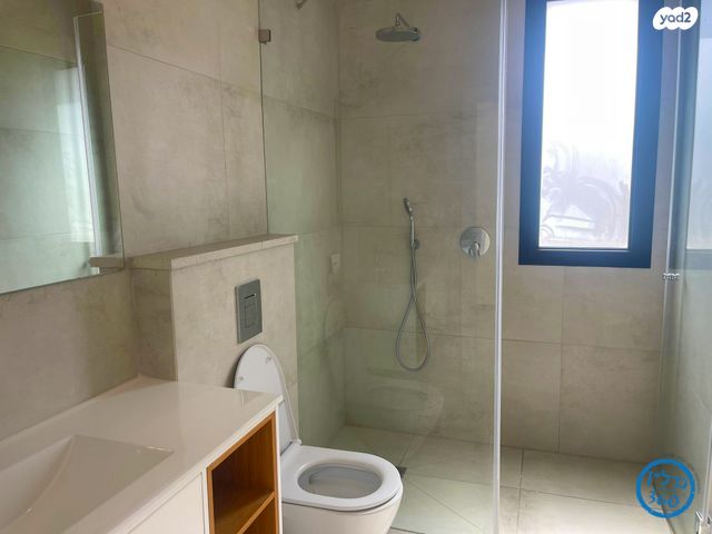 דו משפחתי, שאר העיר, זכרון יעקב