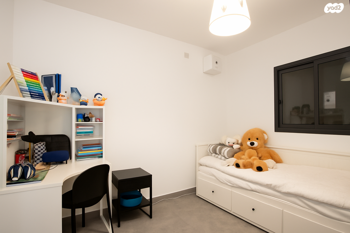 דירה, יעקב תמרי, חצרות המושבה, רחובות