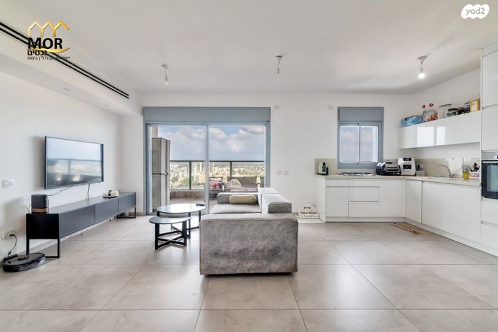 דירה, חרמון, נאות שז"ר, יבנה