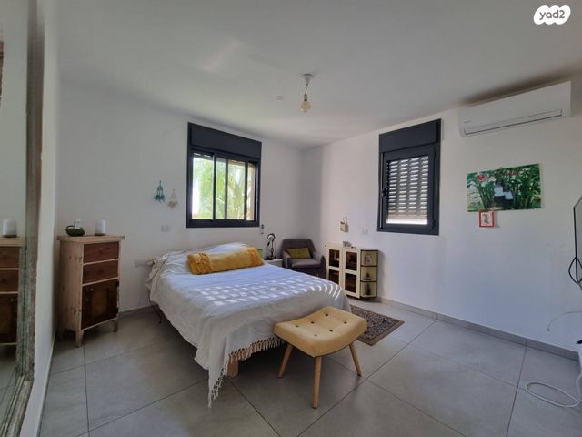 דירת גן, נרקיס 14, הפרחים, חריש