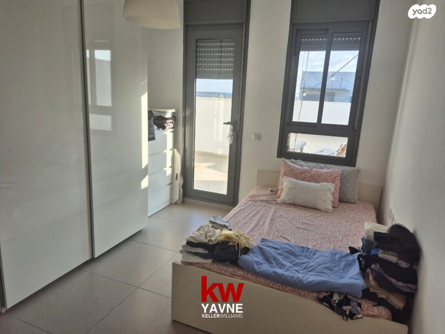 דופלקס, שדרות הרצל 6, נאות שמיר, יבנה