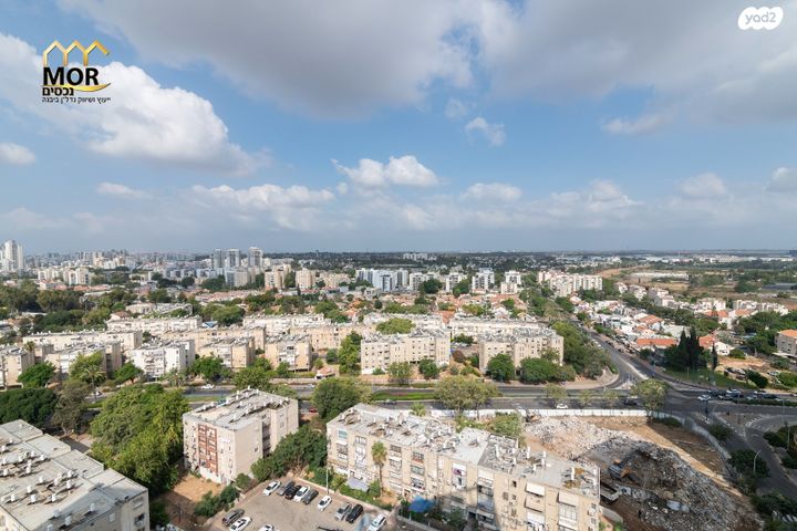 דירה, חרמון, נאות שז"ר, יבנה