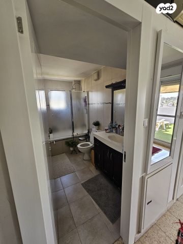 דו משפחתי, הר כתרון, הר כתרון, צור הדסה