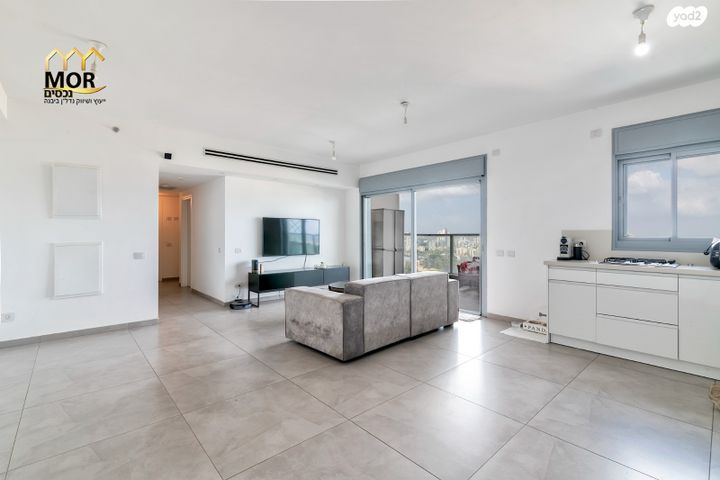 דירה, חרמון, נאות שז"ר, יבנה