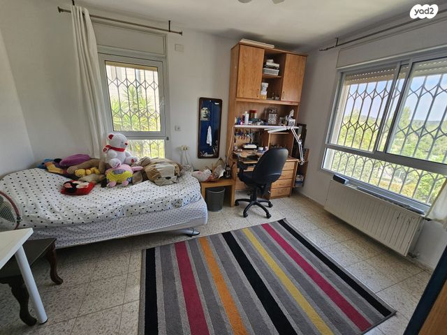 דו משפחתי, הר כתרון, הר כתרון, צור הדסה