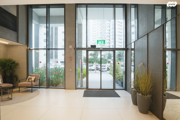 דירה, יעקב תמרי, חצרות המושבה, רחובות