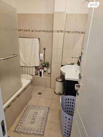 דו משפחתי, הר כתרון, הר כתרון, צור הדסה