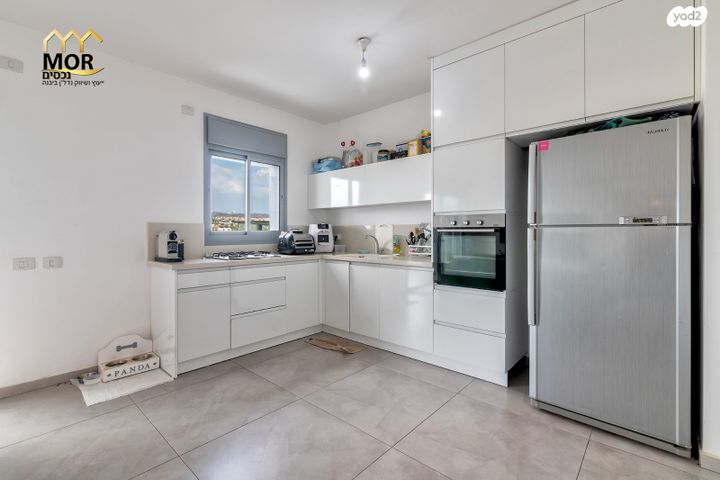 דירה, חרמון, נאות שז"ר, יבנה