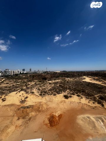 גג/ פנטהאוז, אורי אלמוג, קרית רבין, חולון