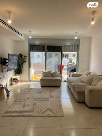 דירה, אריק איינשטיין, קרית רבין, חולון