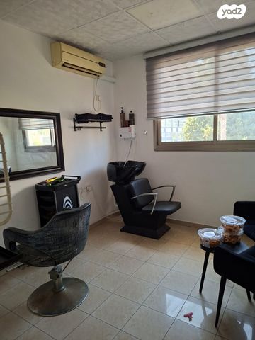 גג/ פנטהאוז, הגיבורים, מרכז העיר, חדרה