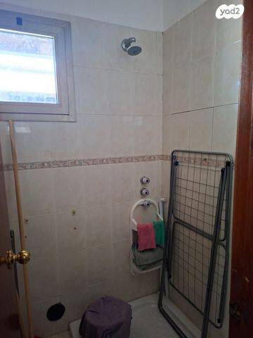 גג/ פנטהאוז, הגיבורים, מרכז העיר, חדרה