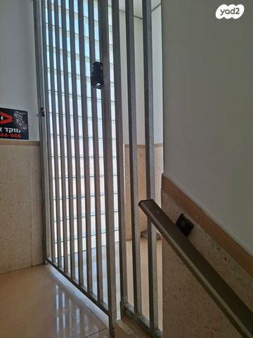 גג/ פנטהאוז, הגיבורים, מרכז העיר, חדרה