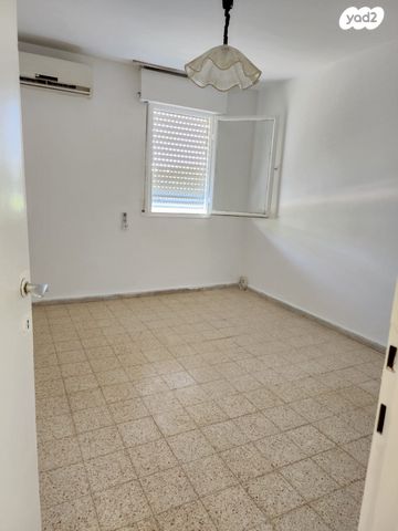 דירה, אלופי צה"ל, קרית שרת מזרח, חולון