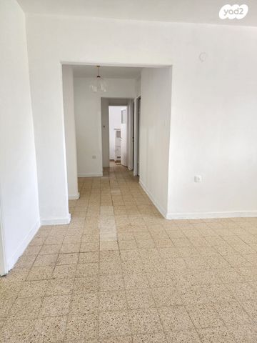 דירה, אלופי צה"ל, קרית שרת מזרח, חולון