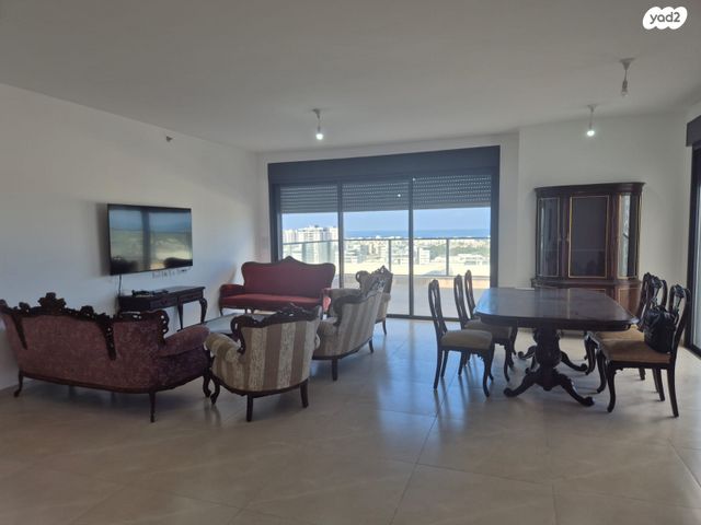 גג/ פנטהאוז, נהריה