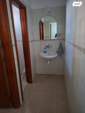 גג/ פנטהאוז, הגיבורים, מרכז העיר, חדרה