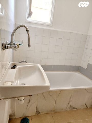 דירה, אלופי צה"ל, קרית שרת מזרח, חולון