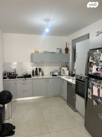 דירה, אריק איינשטיין, קרית רבין, חולון