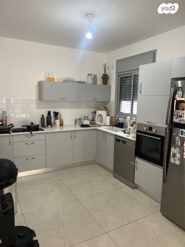 דירה, אריק איינשטיין, קרית רבין, חולון