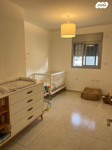 דירה, אריק איינשטיין, קרית רבין, חולון