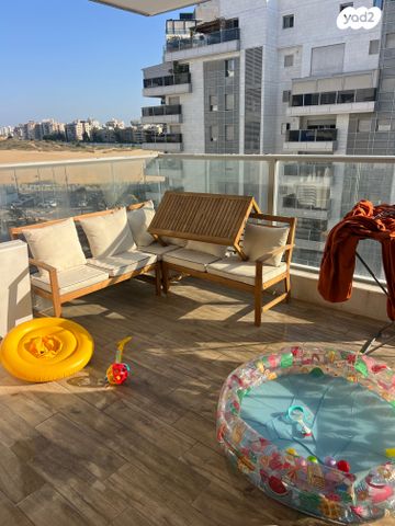 דירה, אריק איינשטיין, קרית רבין, חולון