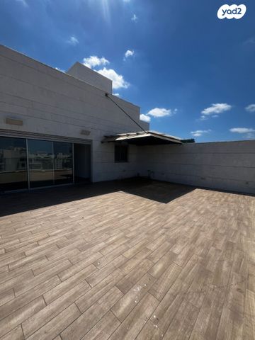 גג/ פנטהאוז, אורי אלמוג, קרית רבין, חולון