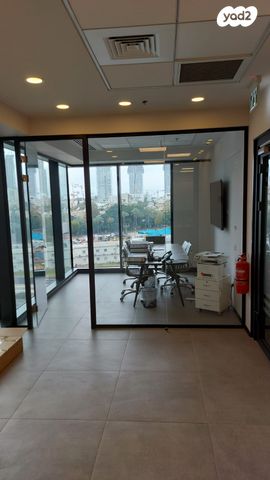 מונטיפיורי, הרכבת