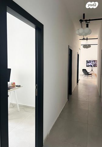 משרדים, פרדס חנה כרכור