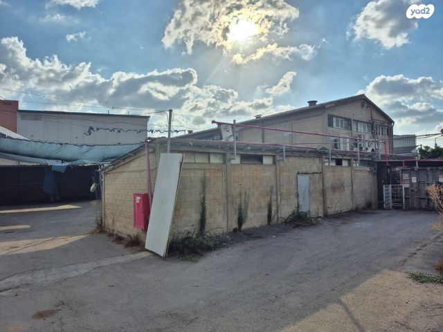 מחסנים, אזור תעשיה נווה נאמן, הוד השרון