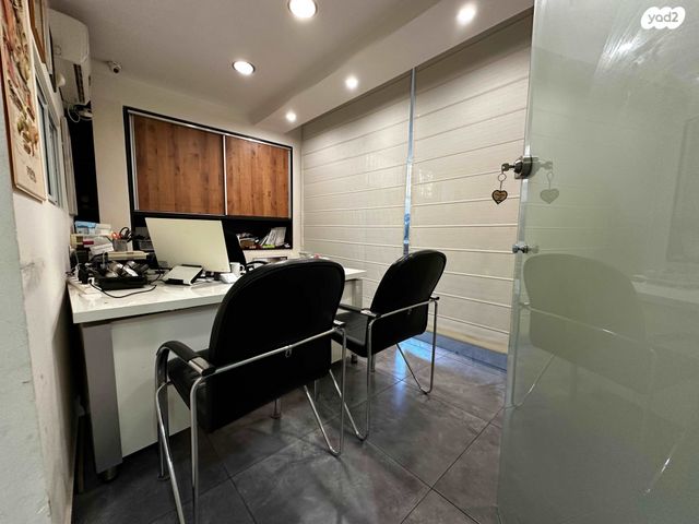 חנויות/ שטח מסחרי, שדרות קוגל, אגרובנק, חולון