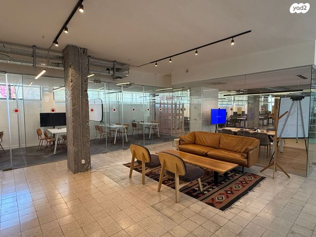 מונטיפיורי, הרכבת