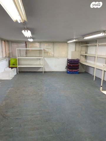 מחסנים, בורסה, רמת גן