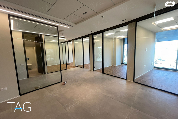 דרך מנחם בגין 13