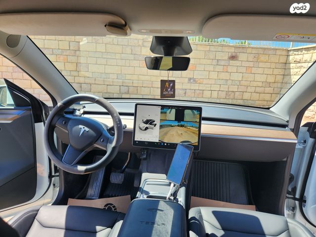מודעת רכב טסלה מודל Y
