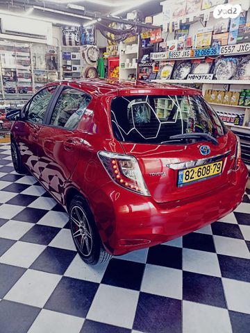 טויוטה יאריס