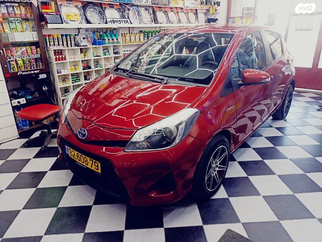 טויוטה יאריס