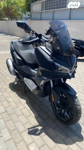 מודעת רכב סאן יאנג ADX 300