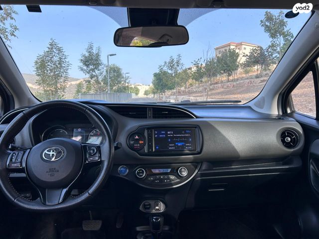 טויוטה יאריס