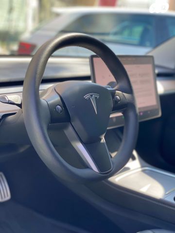 טסלה מודל 3