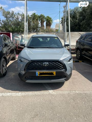 מודעת רכב טויוטה קורולה קרוס