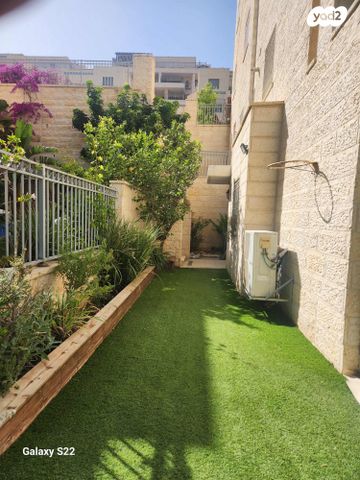 בית פרטי/ קוטג', הרב בנימין צביאלי 17, פסגת זאב, ירושלים