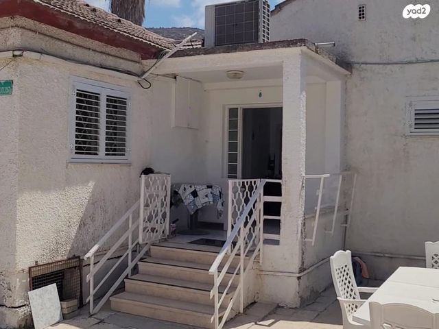 דו משפחתי, הצנחנים 27, כהן, טירת כרמל