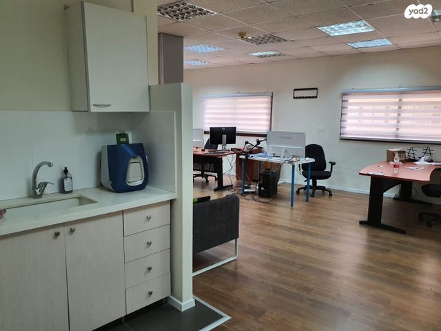 חנויות/ שטח מסחרי, הנאמנים 8, שער פלמר, תחנת רכבת השמונה, חיפה