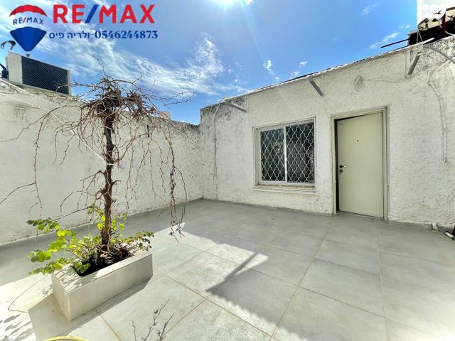 דירת גן, משעול הסביונים, המיסדים, כרמיאל